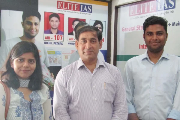 Bibhash Sharma, sociology optional faculty for UPSC, with IAS topper Ila Tripathi and IPS officer Nikhil Pathak at Elite IAS